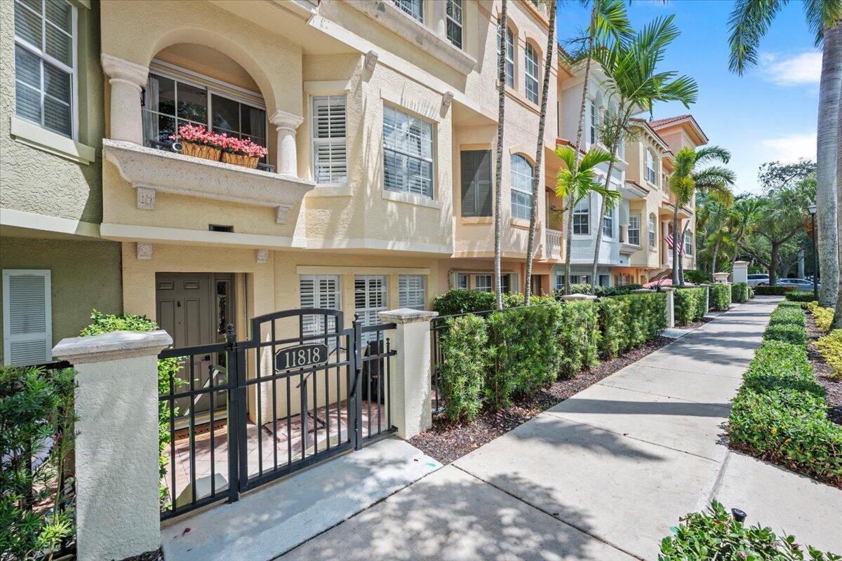 11818 Valencia Gardens Avenue, Palm Beach Gardens FL 33410 photo 2