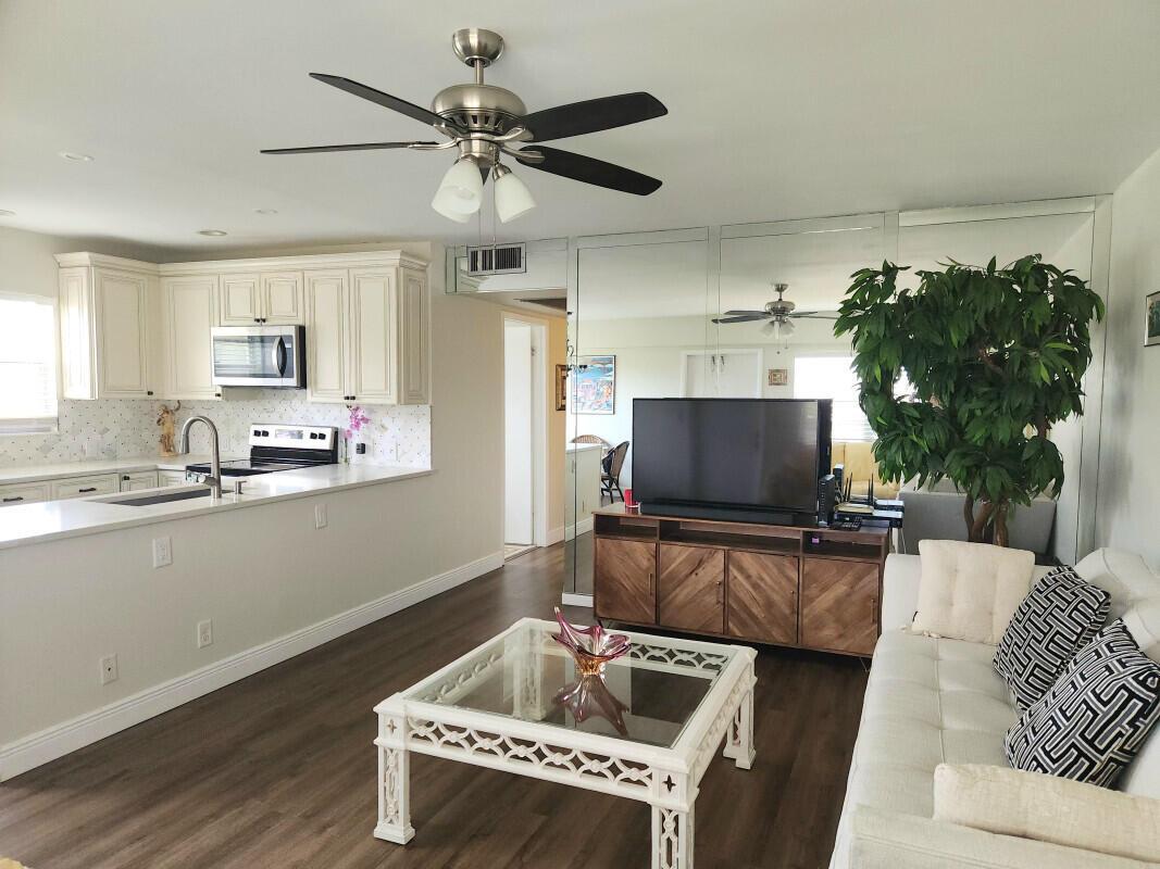 158 Preston D, Boca Raton FL 33434 photo 3