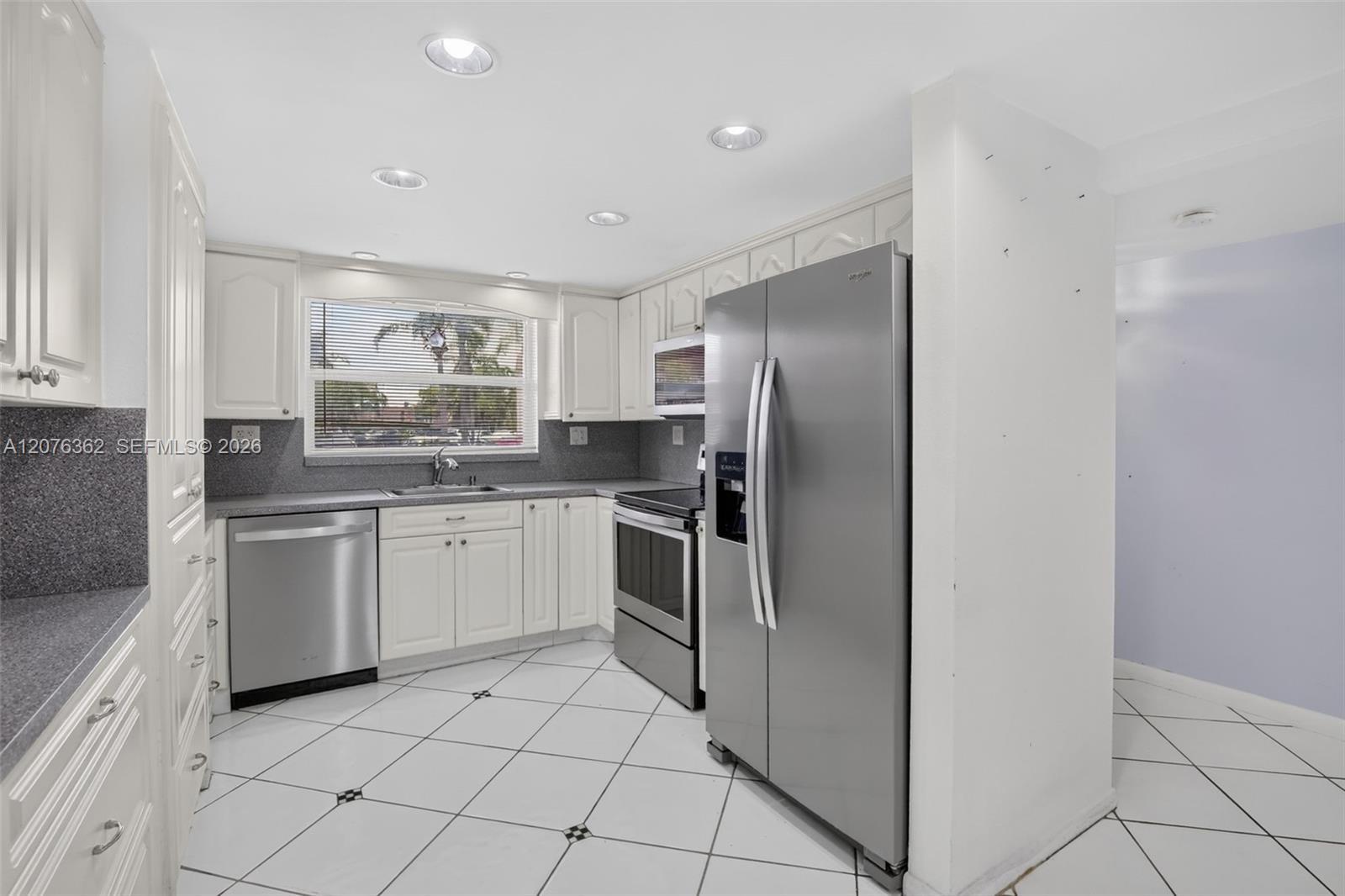 9721 Sunrise Lakes Blvd # 102, Sunrise FL 33322 photo 2