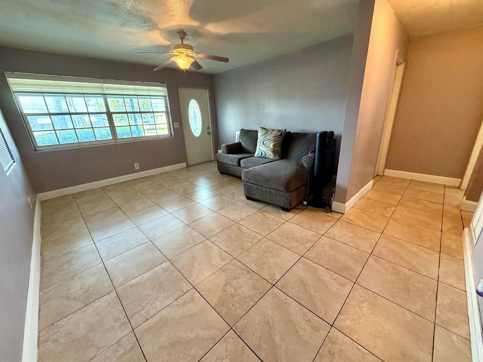 1061 W 4TH Street, Riviera Beach FL 33404 photo 2