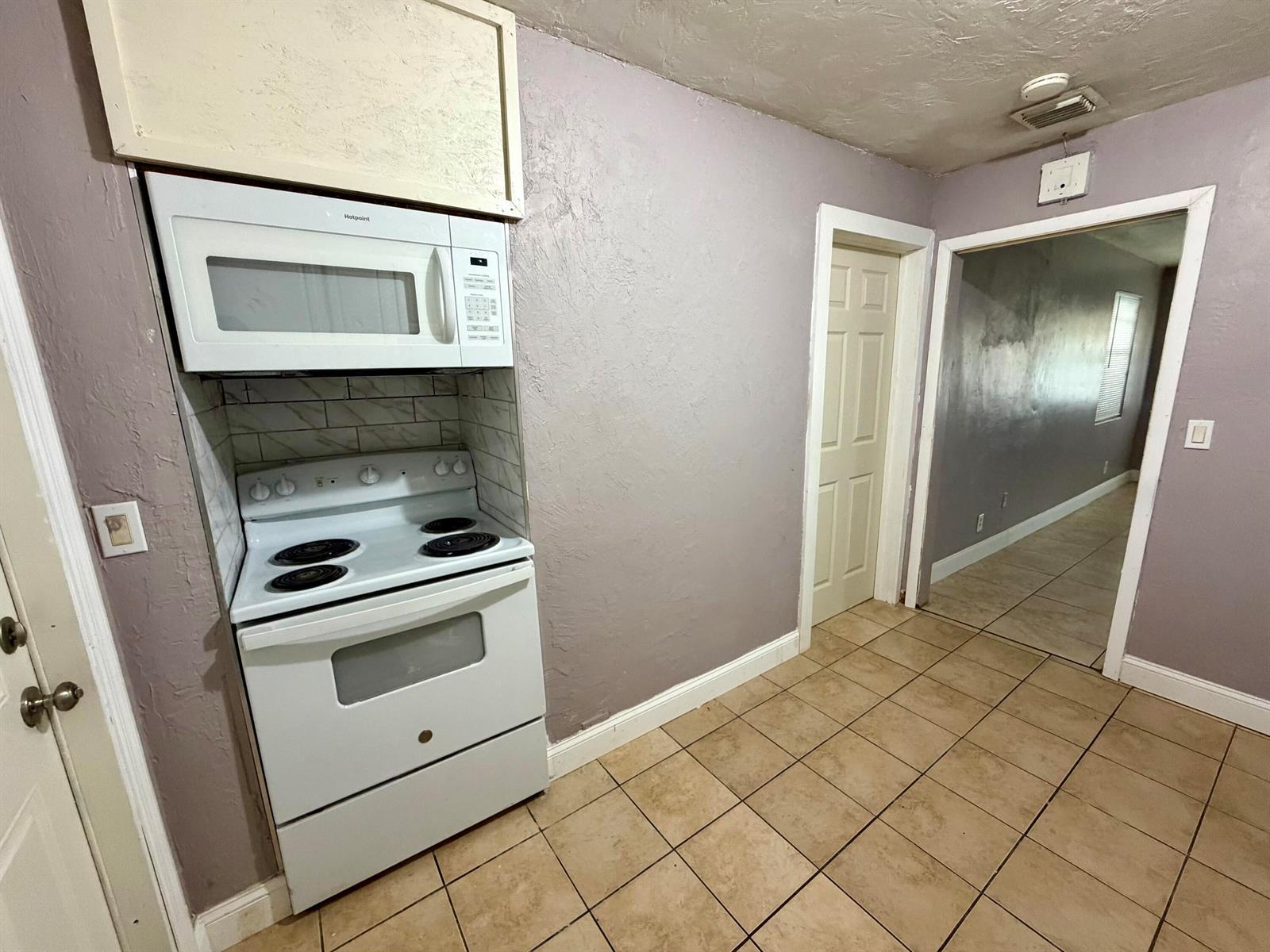 1061 W 4TH Street, Riviera Beach FL 33404 photo 4