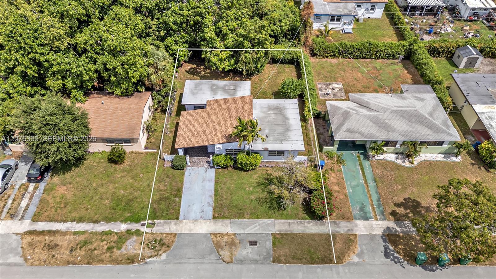 835 NW 84th St, Miami FL 33150 photo 3