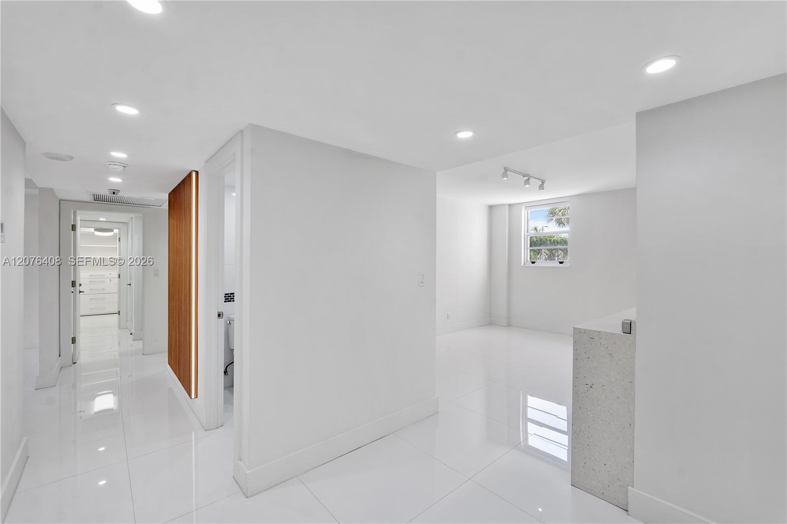 90 Edgewater Dr # 104, Coral Gables FL 33133