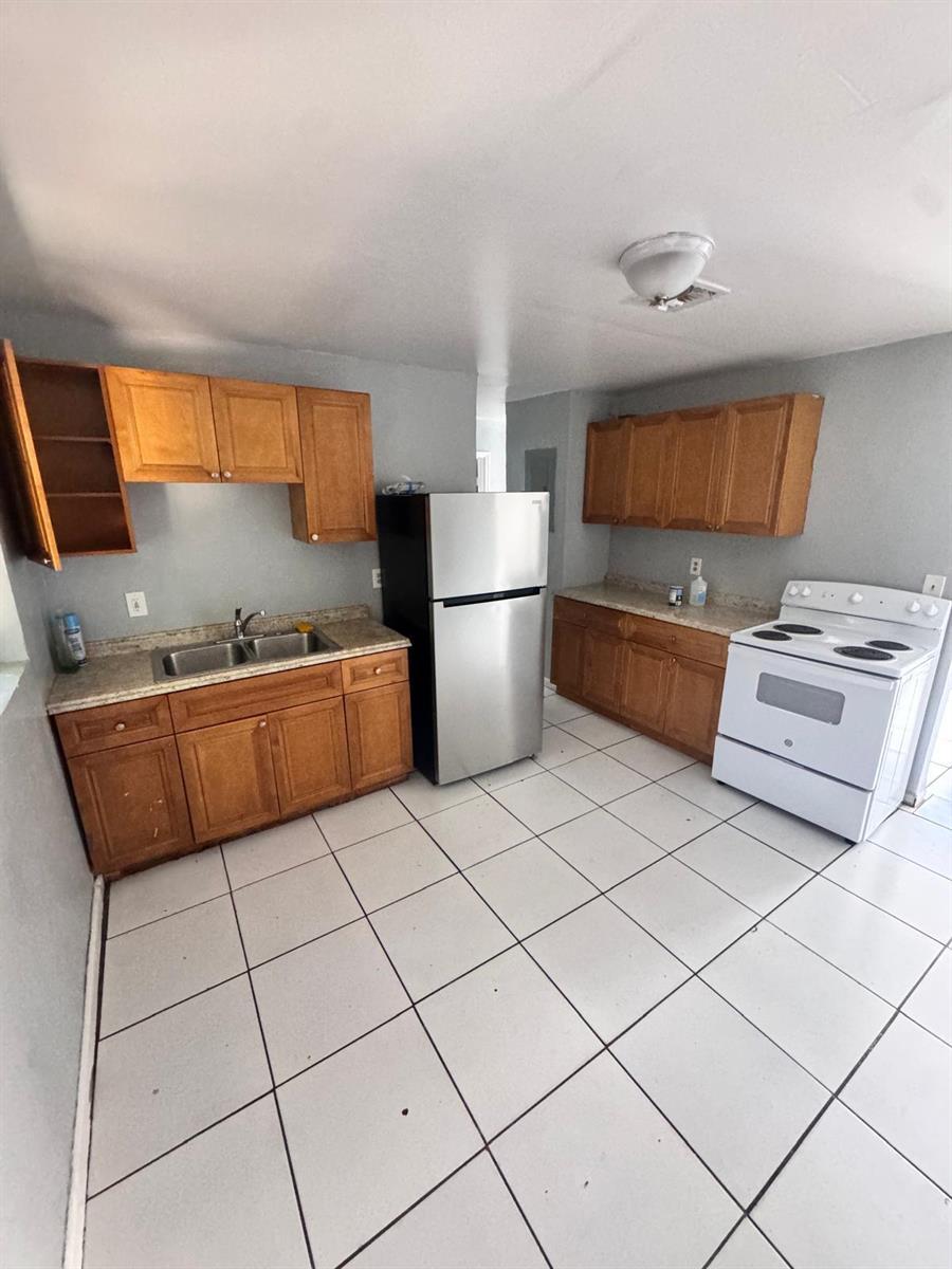 1132 NW 5TH Court # 1, Fort Lauderdale FL 33311 photo 2