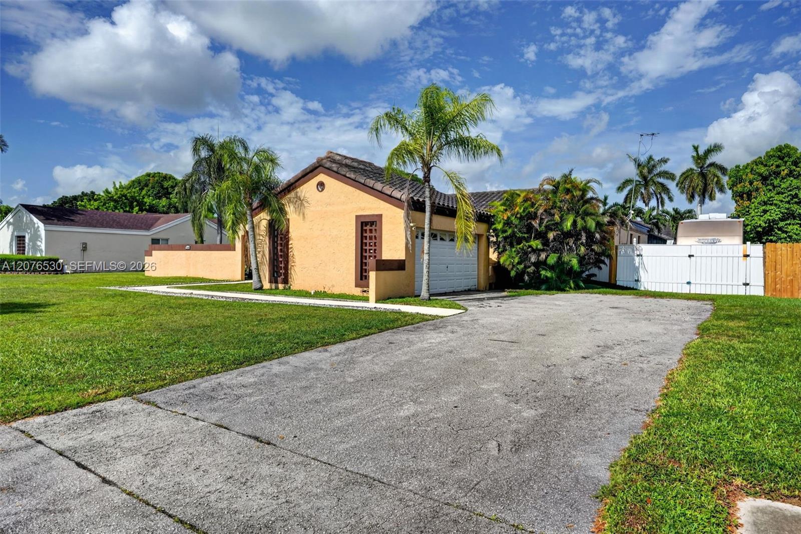 15660 SW 152nd Pl, Miami FL 33187 photo 2