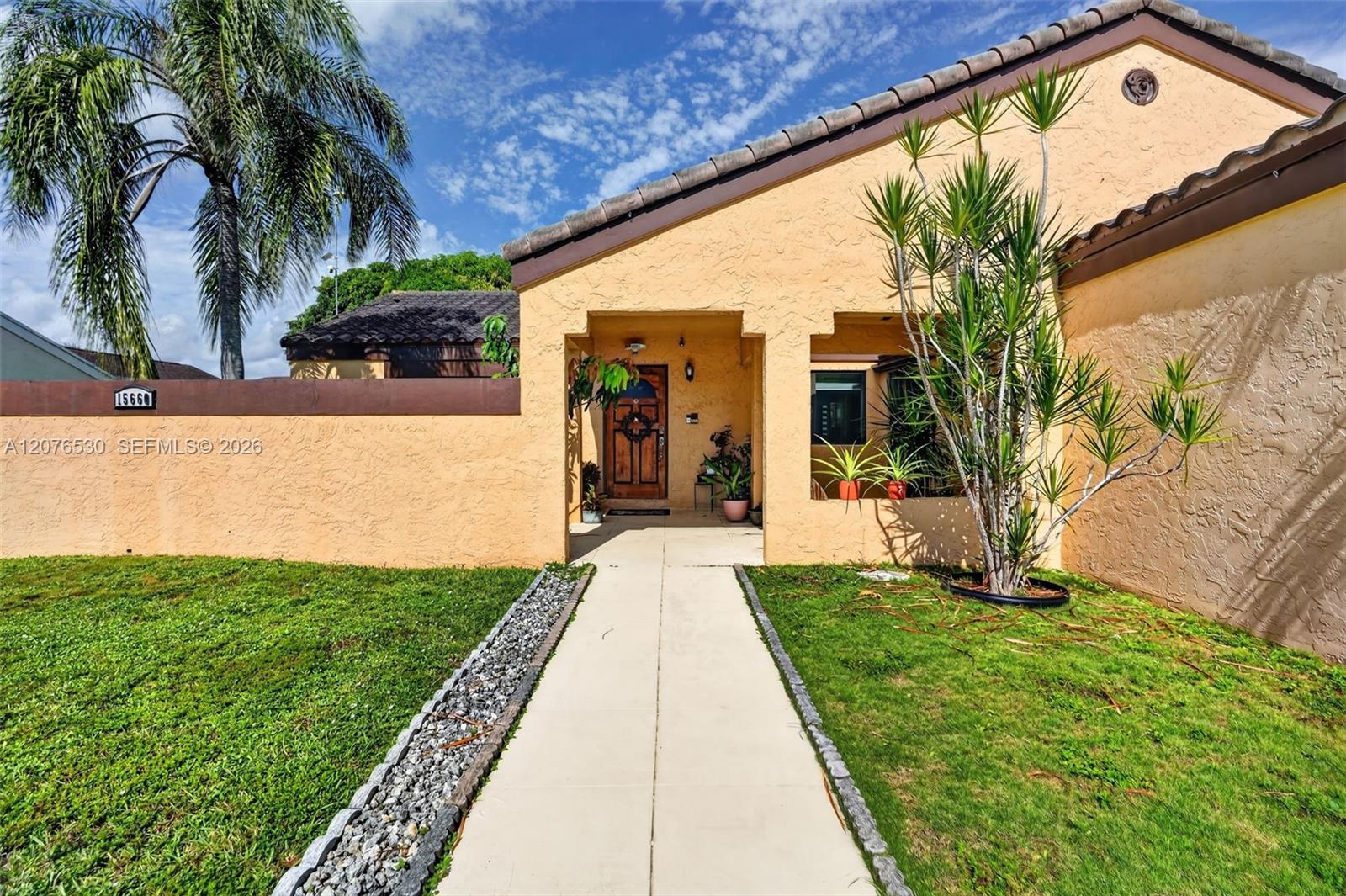 15660 SW 152nd Pl, Miami FL 33187 photo 5