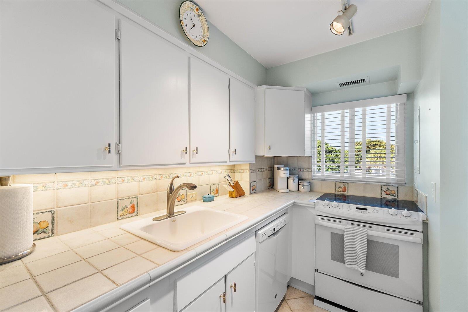 33 S Ocean Avenue # 206, Palm Beach Shores FL 33404 photo 2