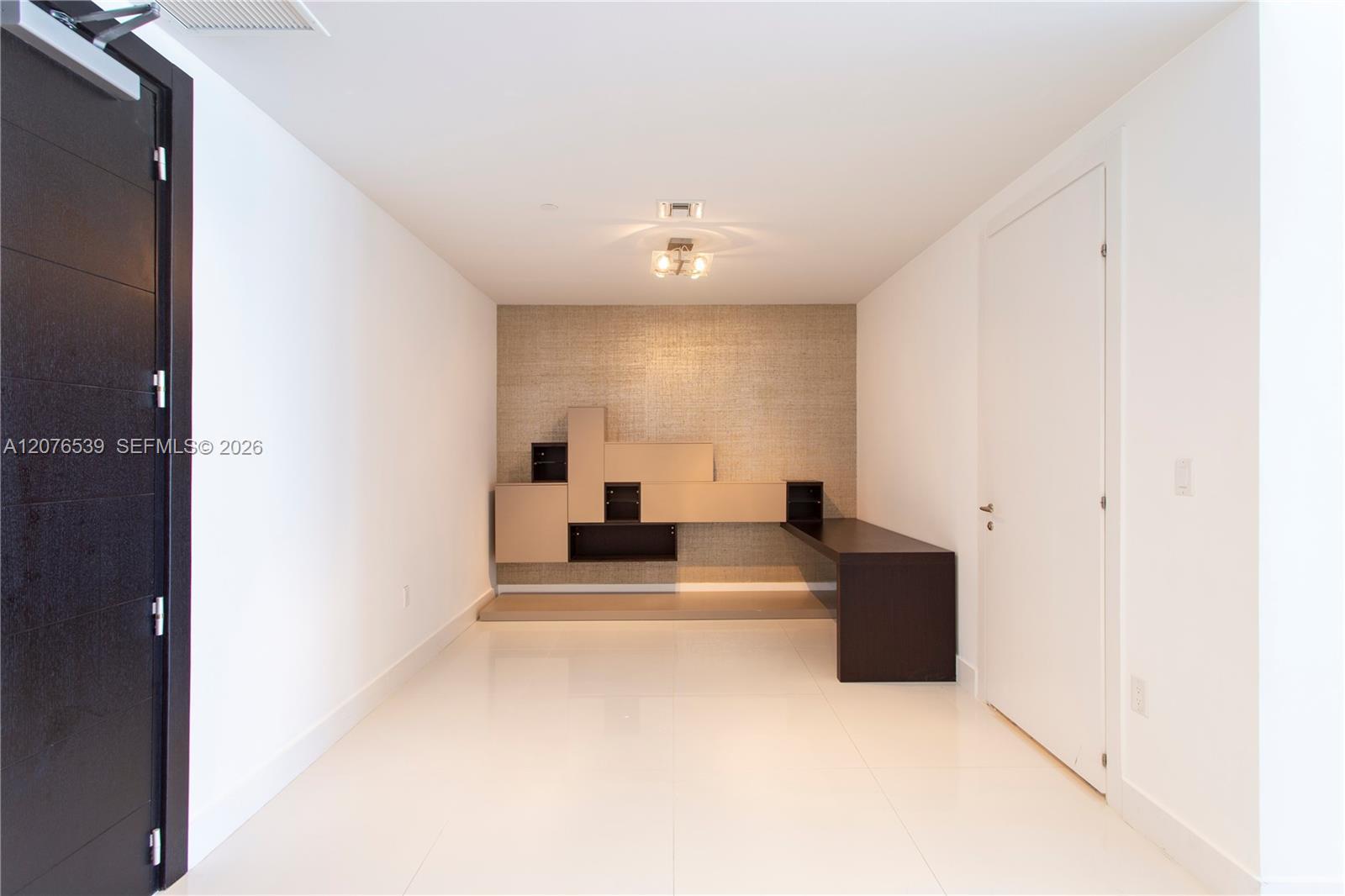 200 BISCAYNE BLVD WY # 4512, Miami FL 33131 photo 3
