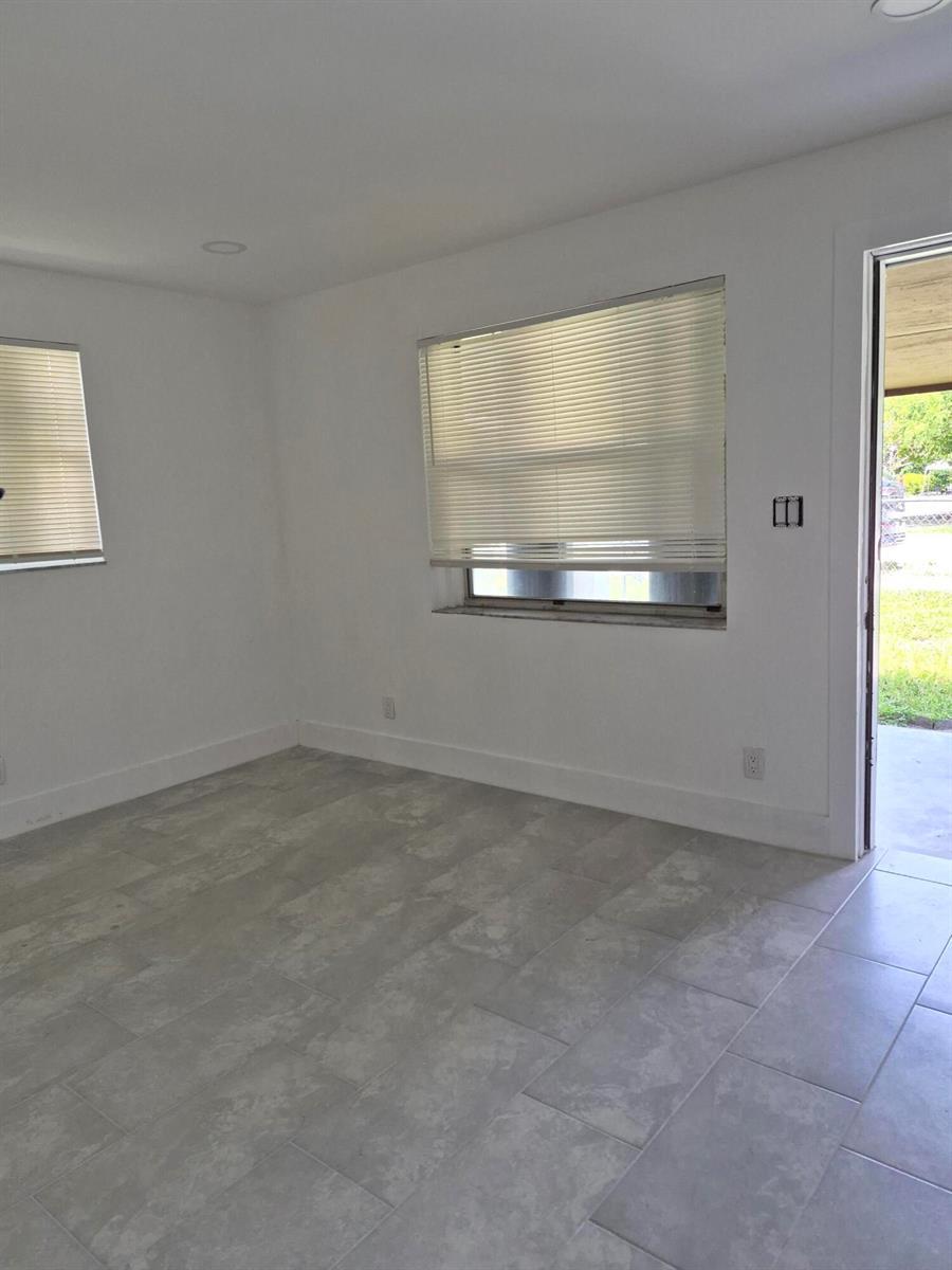 313 SW 1st Terrace, Deerfield Beach FL 33441 photo 2