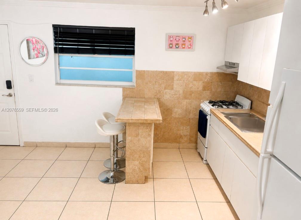 528 Meridian Ave # 202A, Miami Beach FL 33139 photo 3