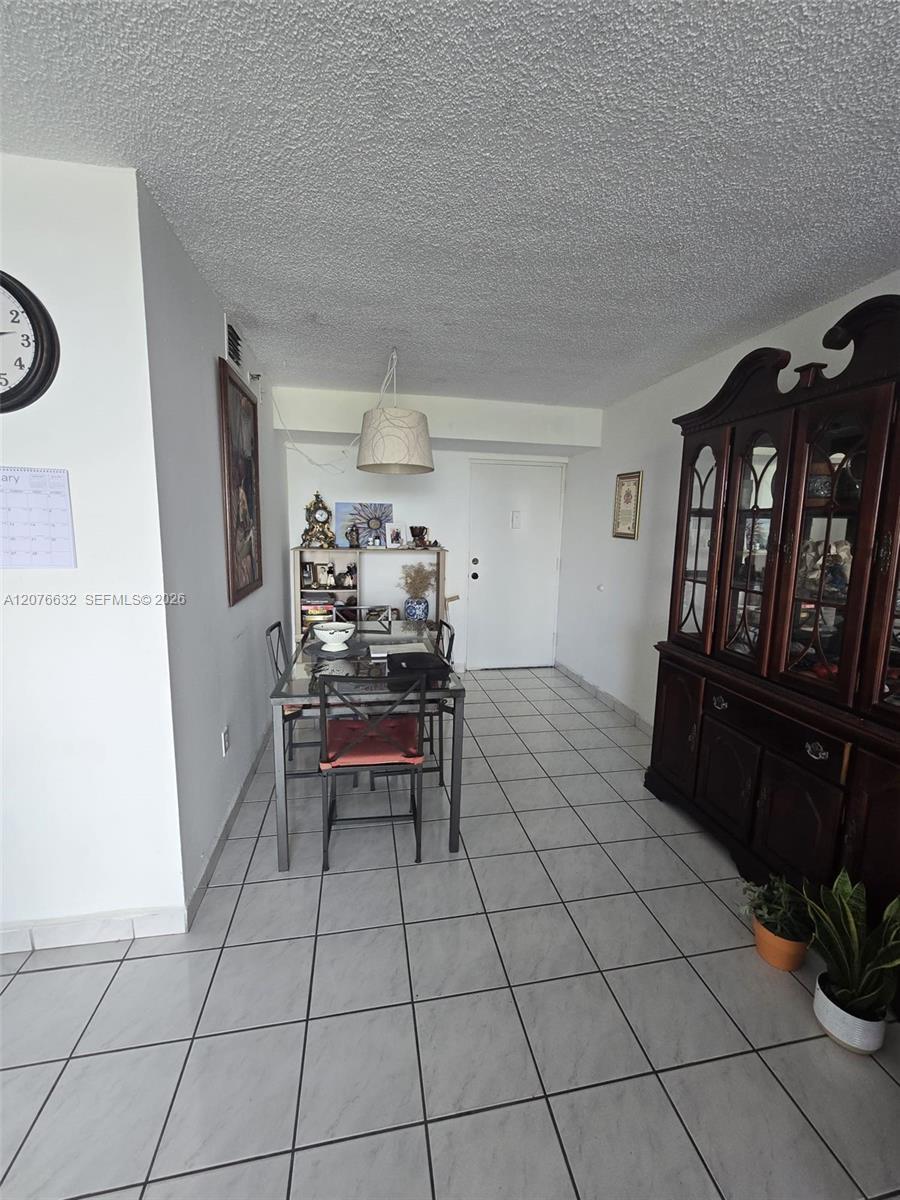 9688 Fontainebleau Blvd # 409, Miami FL 33172 photo 2
