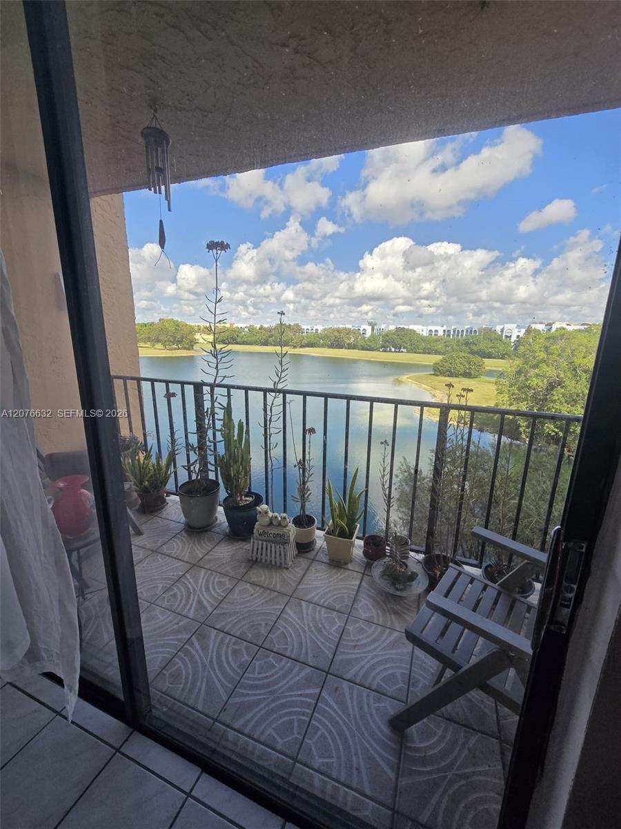 9688 Fontainebleau Blvd # 409, Miami FL 33172 photo 3