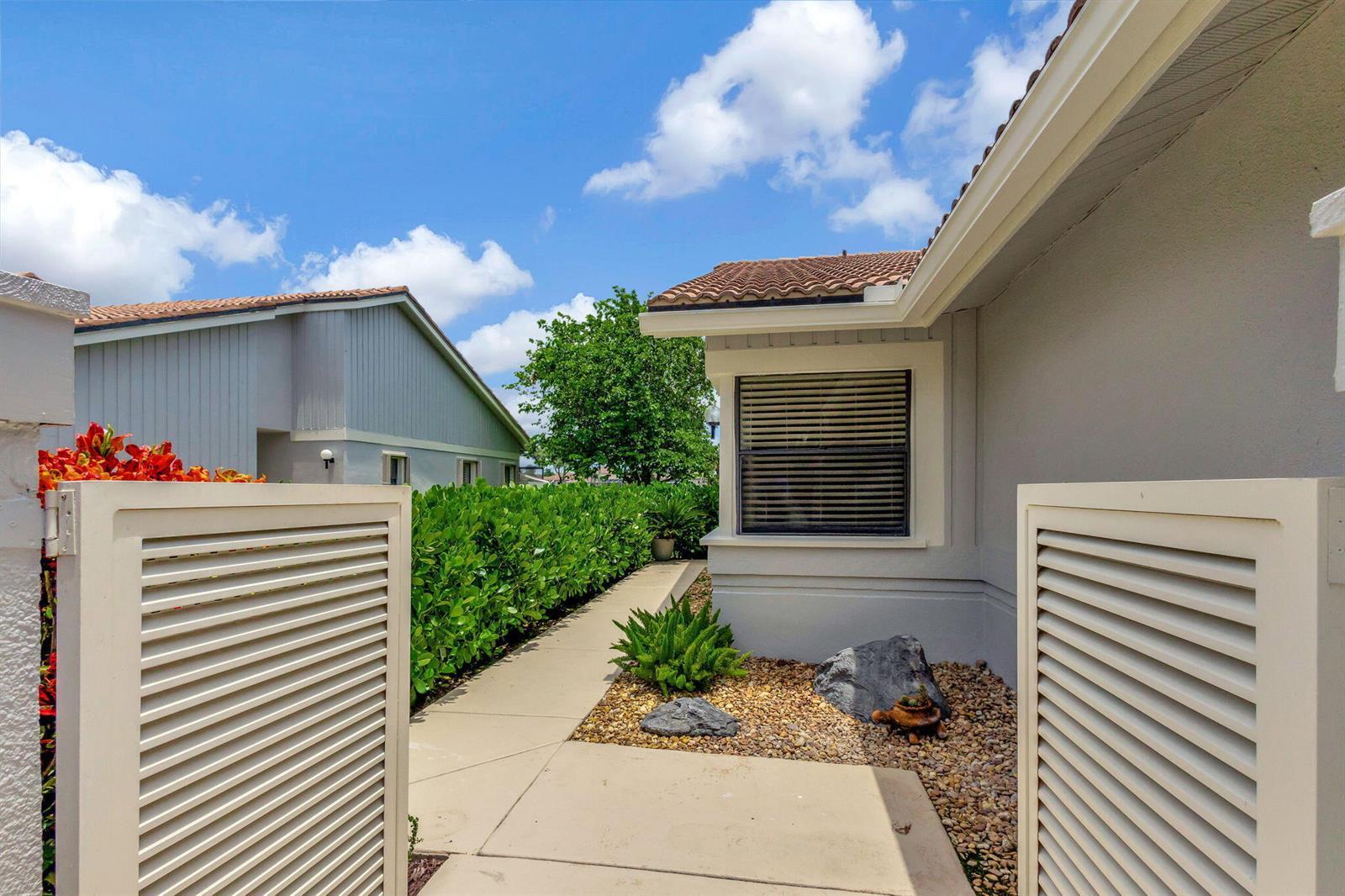 523 Prestwick Circle, Palm Beach Gardens FL 33418 photo 4