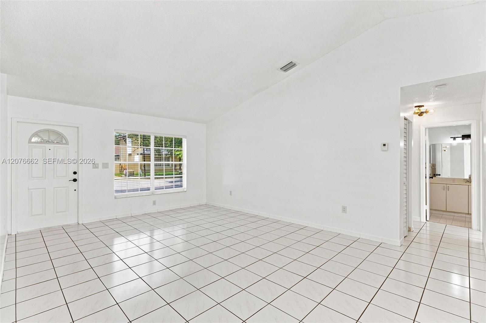 19181 NW 89th Ave, Hialeah FL 33018 photo 5