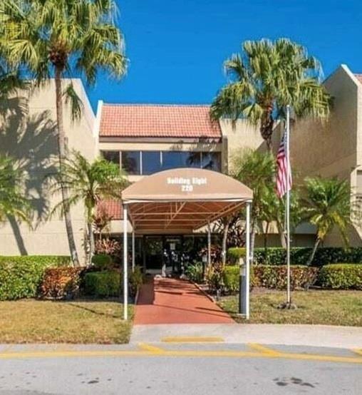 220 LAKEVIEW Drive # 103, Weston FL 33326