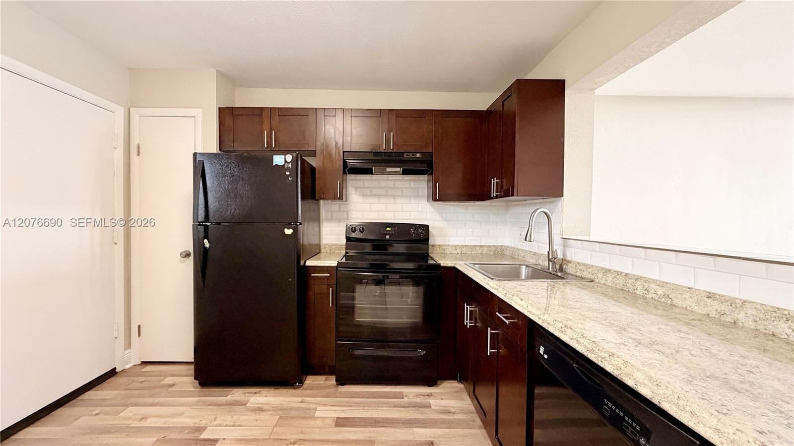 879 NE 195th St # 425, Miami FL 33179 photo 3