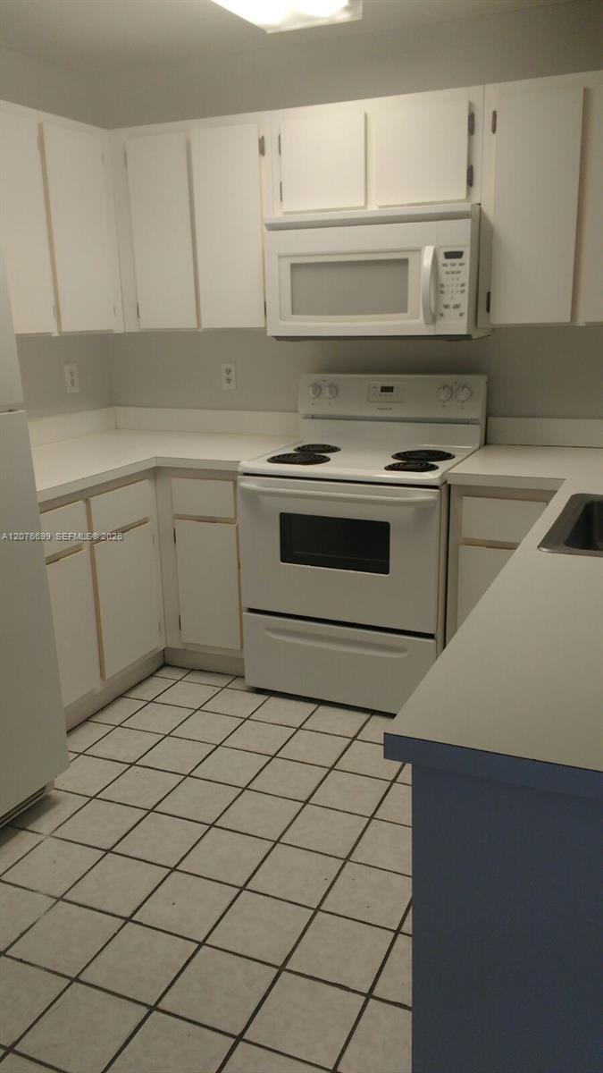 9810 Hammocks Blvd # 202, Miami FL 33196 photo 3