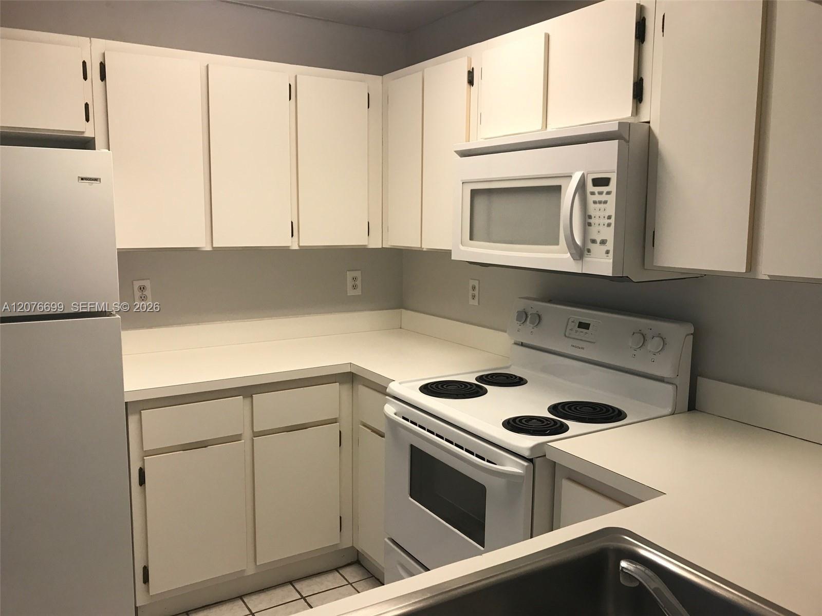 9810 Hammocks Blvd # 202, Miami FL 33196 photo 4