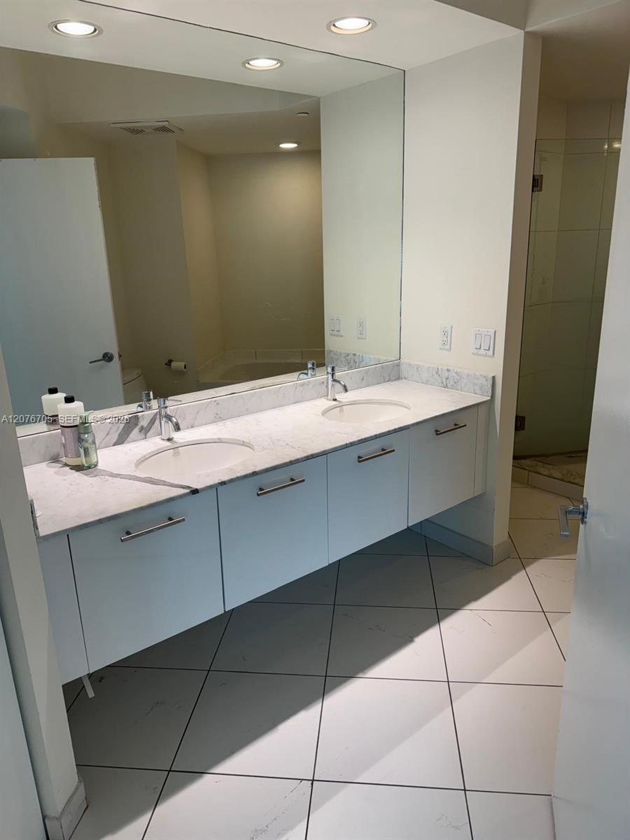 500 Brickell Ave # 3210, Miami FL 33131 photo 3