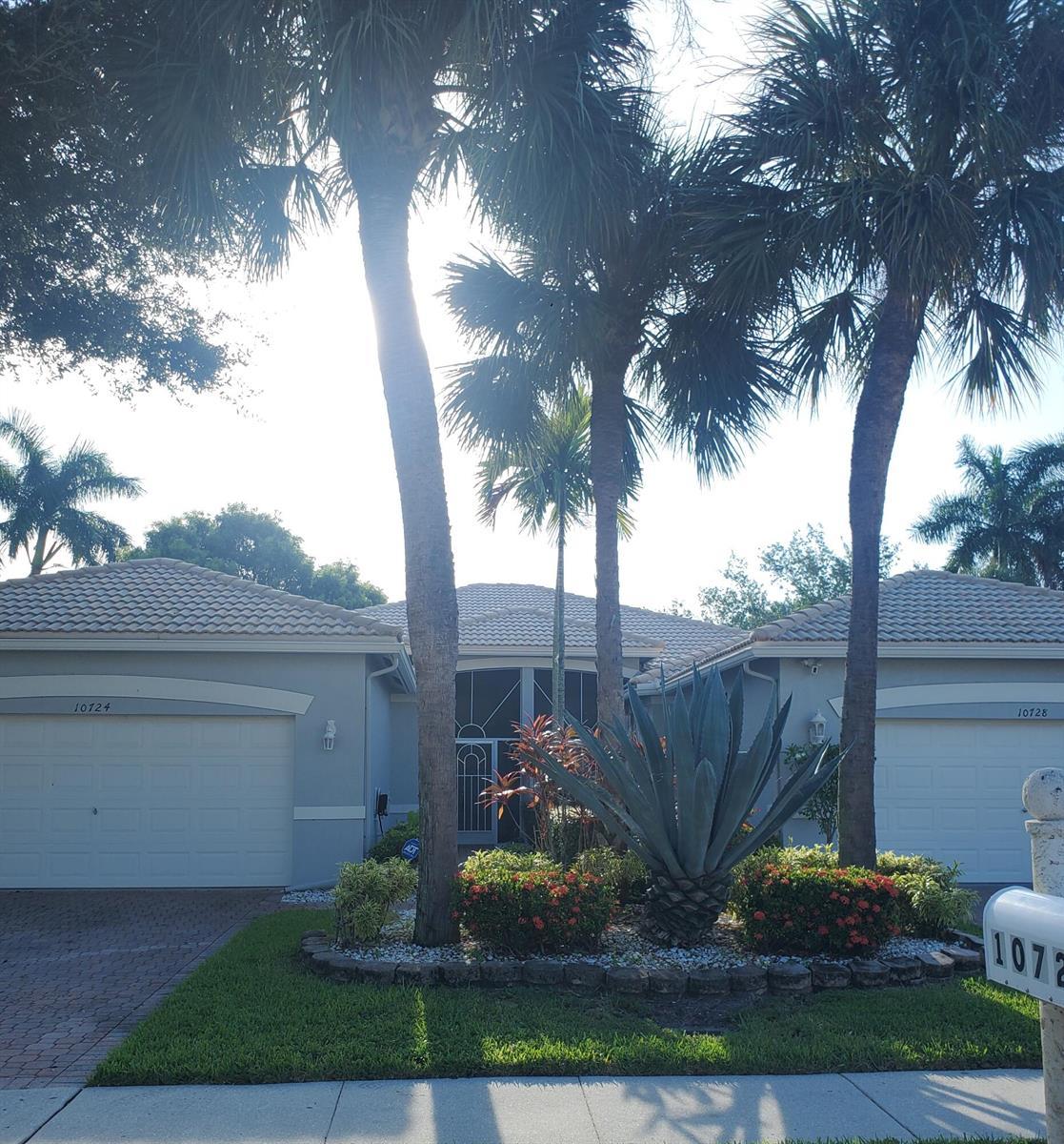 10724 ROYAL CARIBBEAN Circle, Boynton Beach FL 33437 photo 2