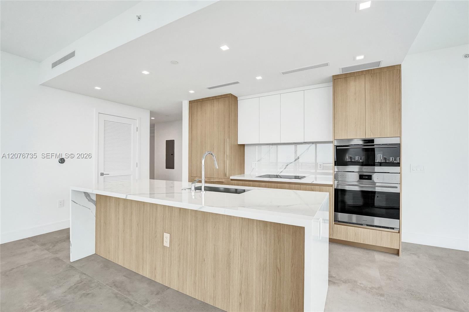 2411 Laguna Circle # 2511, North Miami FL 33181 photo 2