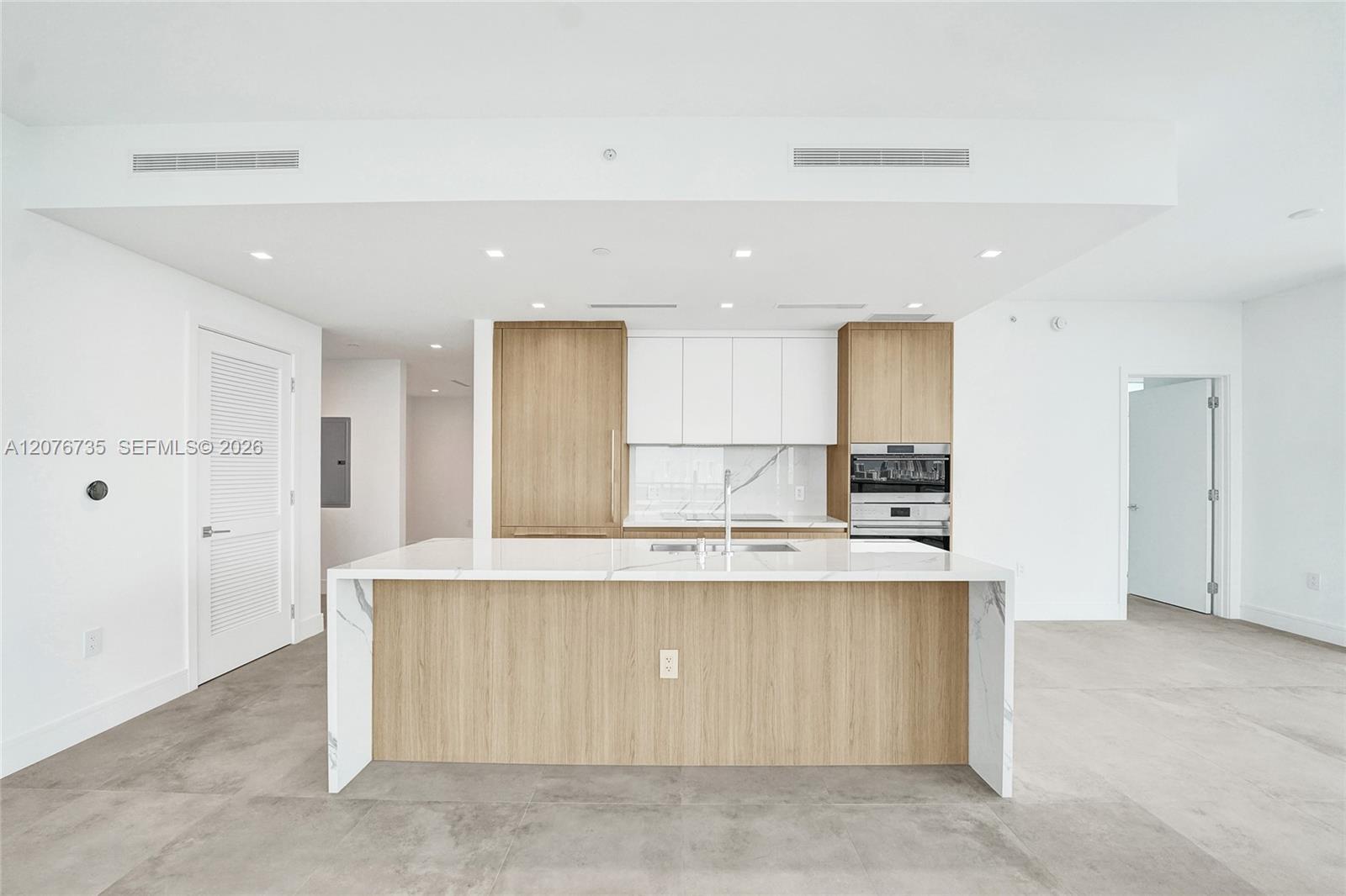 2411 Laguna Circle # 2511, North Miami FL 33181 photo 3