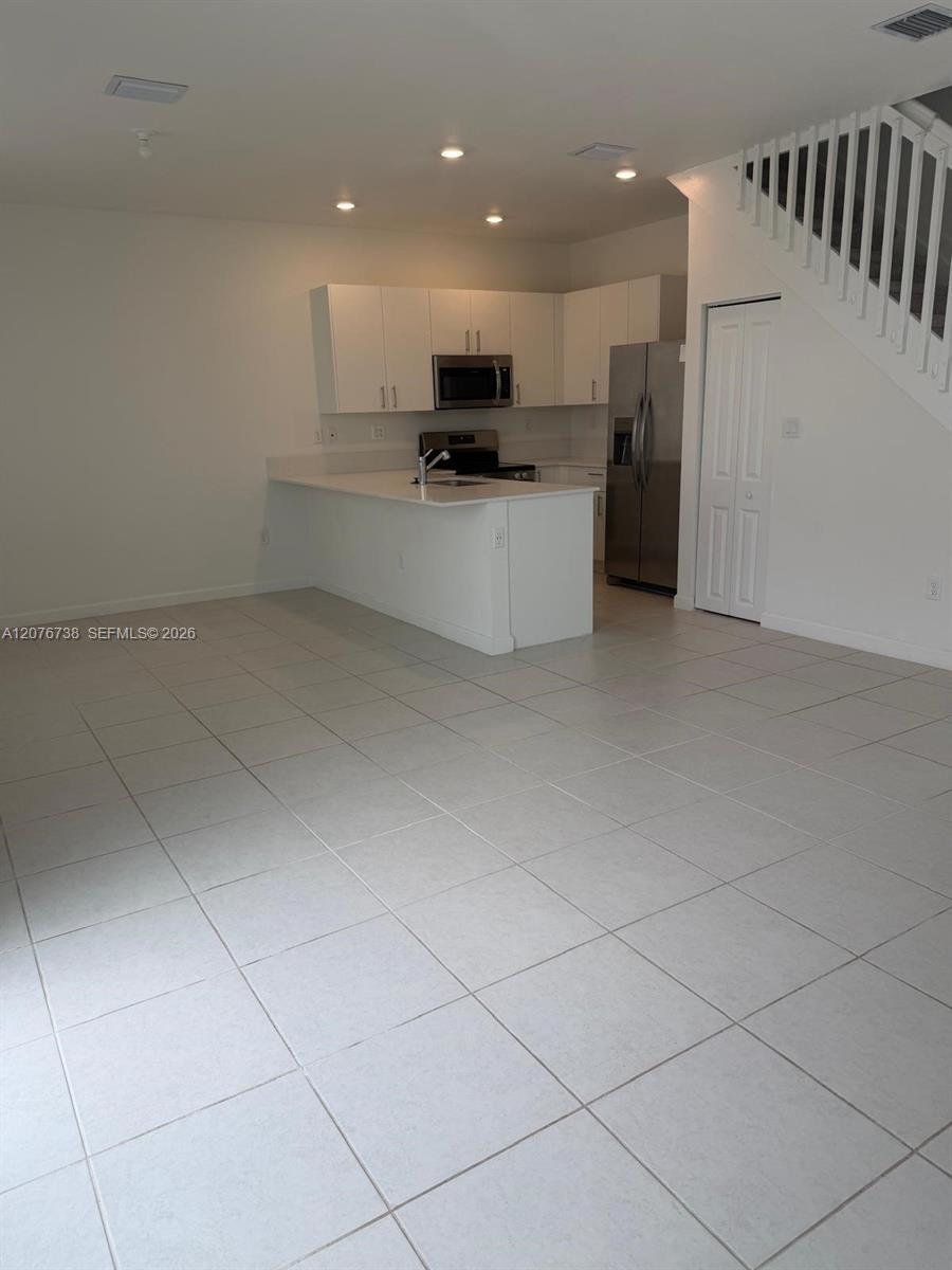 692 SE 13th Ct, Homestead FL 33034 photo 2