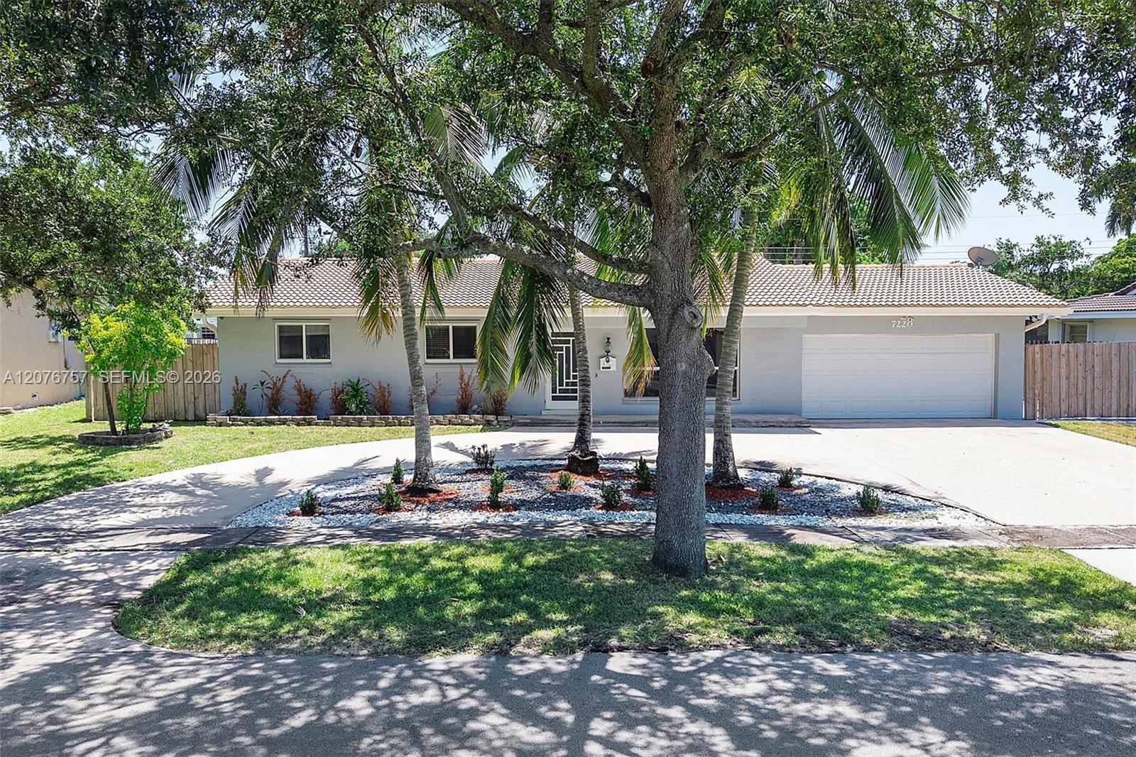 7220 NW 10th Pl, Plantation FL 33313 photo 2