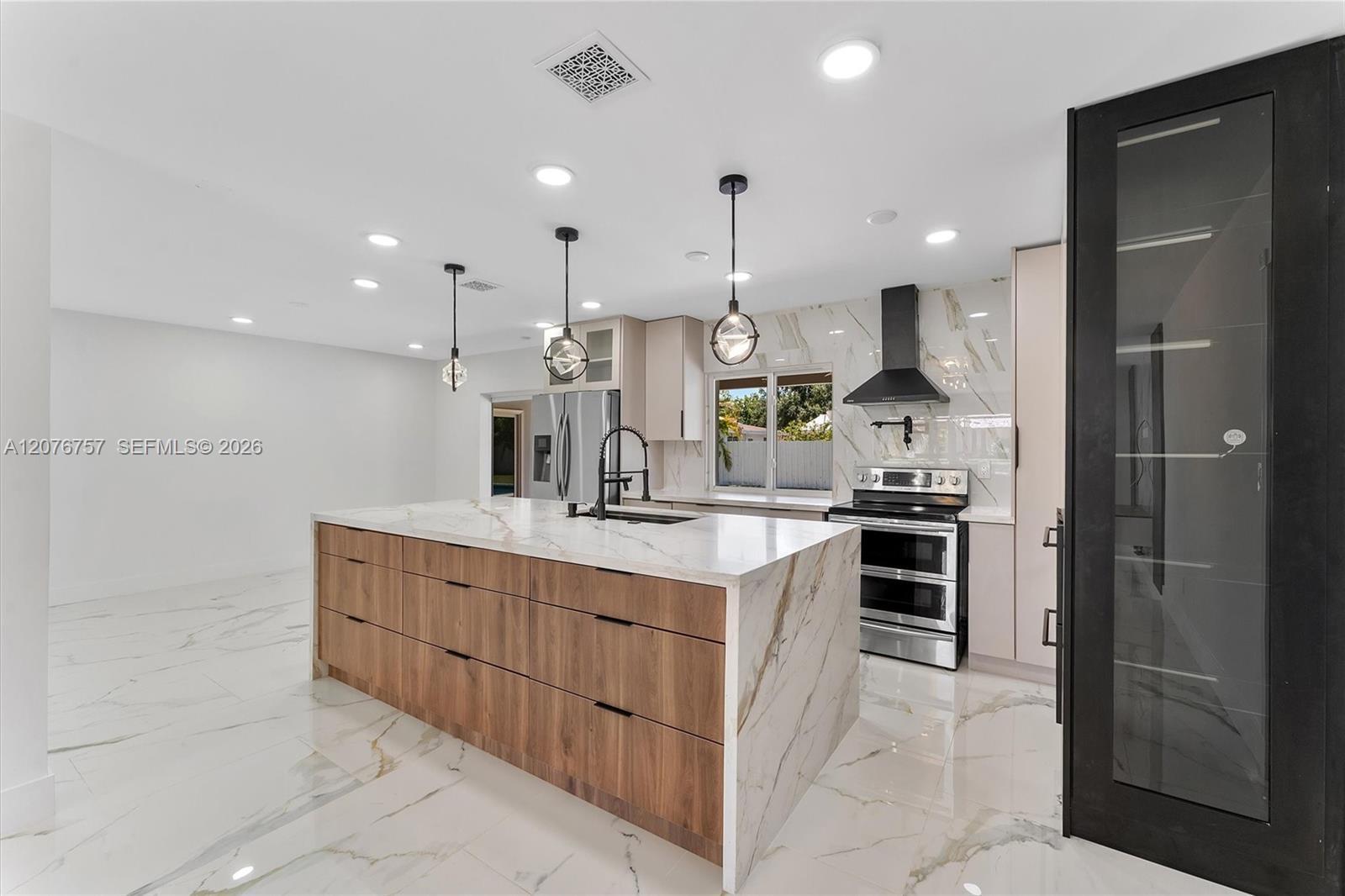 7220 NW 10th Pl, Plantation FL 33313 photo 4