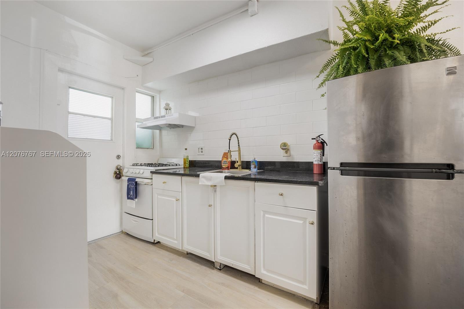 300 74th St # 6, Miami Beach FL 33141 photo 2