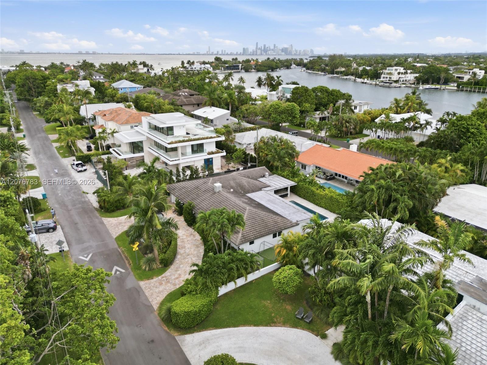 571 S Mashta Dr, Key Biscayne FL 33149