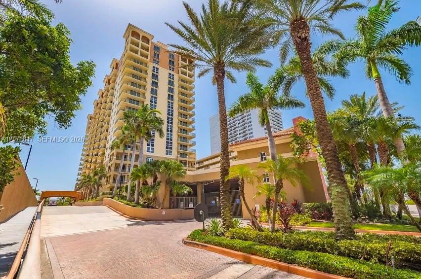 Hallandale Beach, FL 33009 photo 2