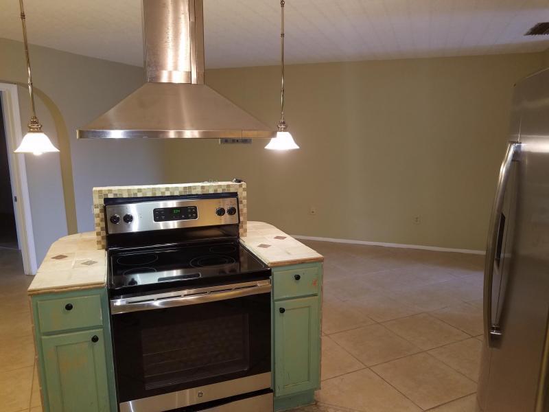 5725 FERNLEY Drive E # 7, West Palm Beach FL 33415 photo 2