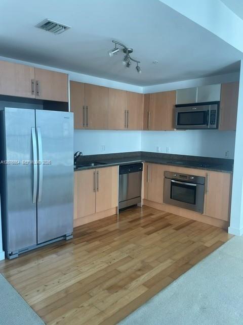 300 S Biscayne Blvd # 2303, Miami FL 33131 photo 2