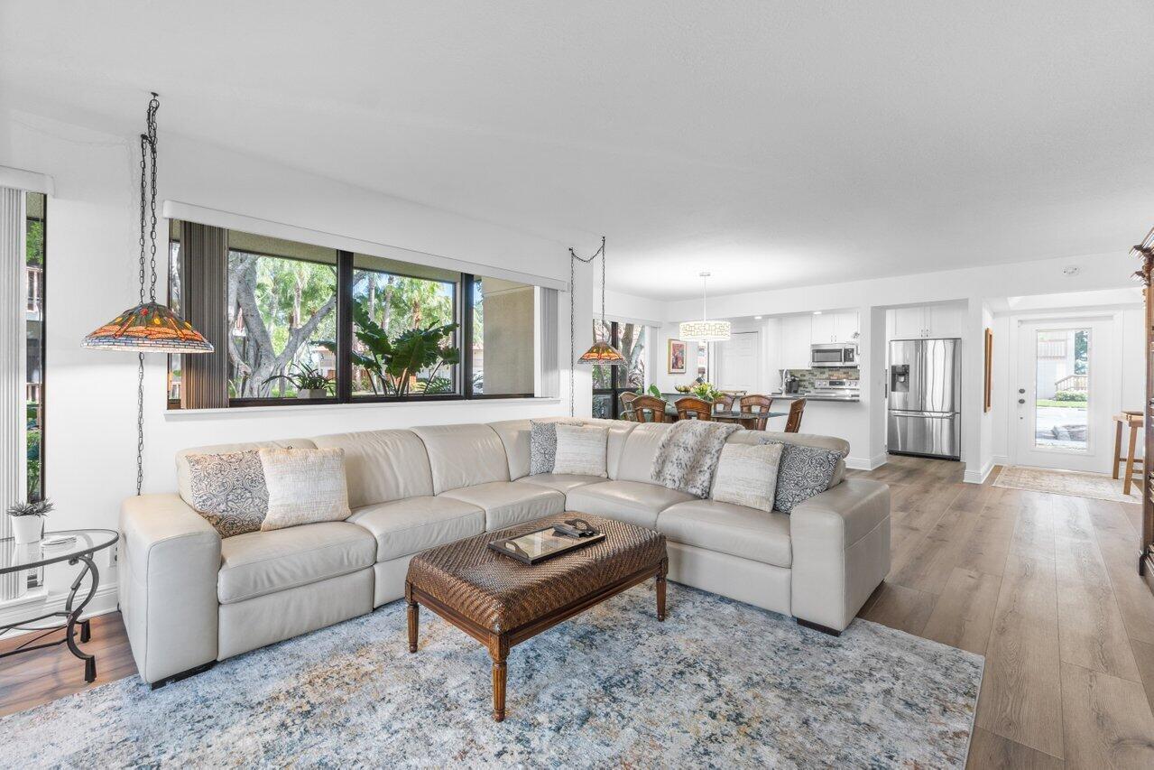 401 BRACKENWOOD Lane S, Palm Beach Gardens FL 33418 photo 4