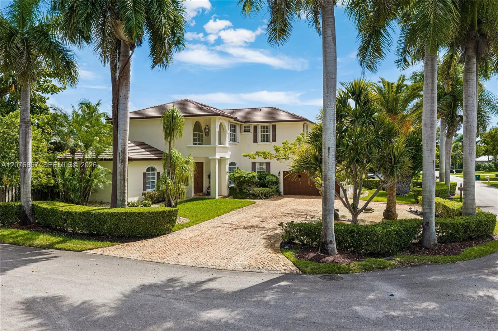 8445 SW 163rd Ter, Palmetto Bay FL 33157 photo 2