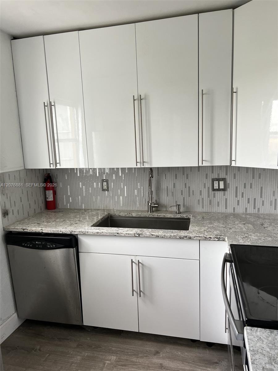 941 Crystal Lake Dr # 305, Deerfield Beach FL 33064 photo 3
