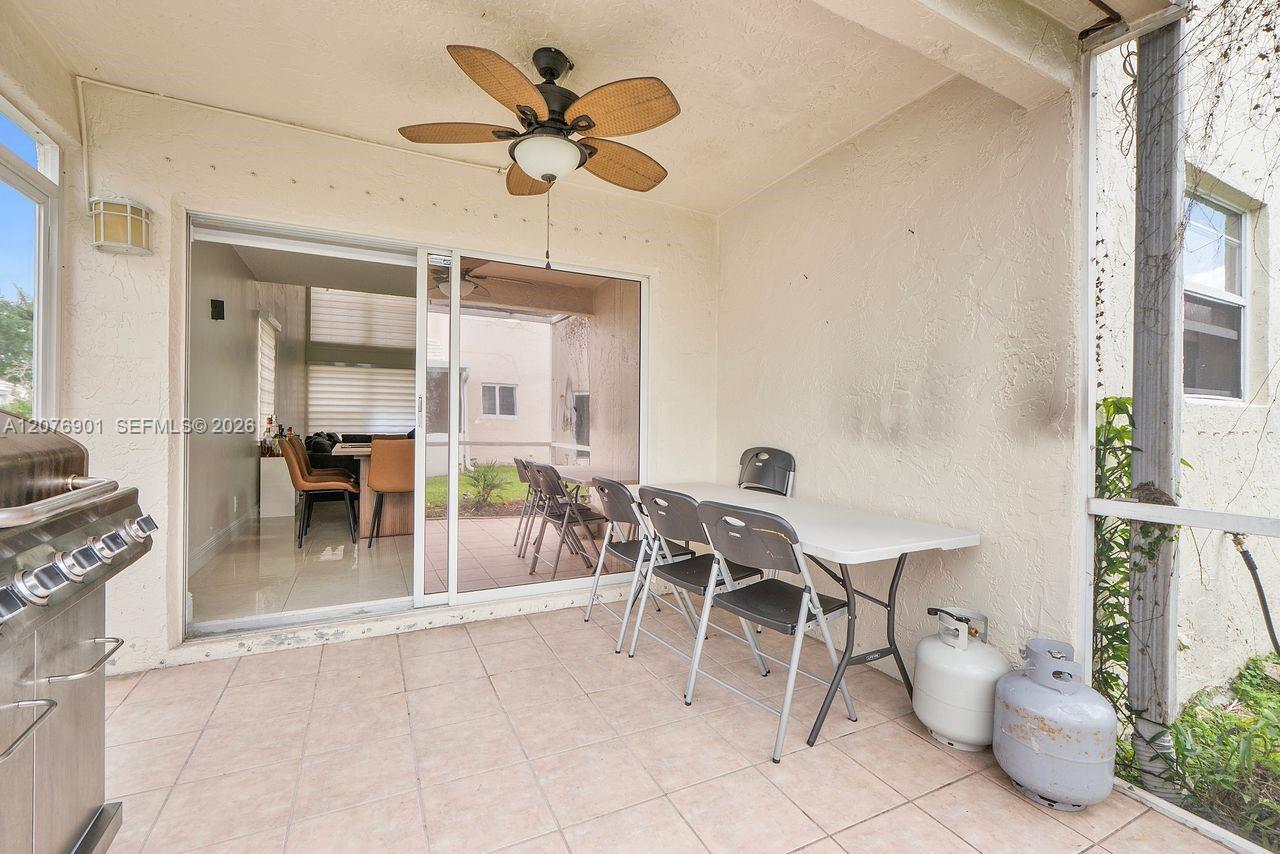 9602 NW 8th Cir, Plantation FL 33324 photo 4