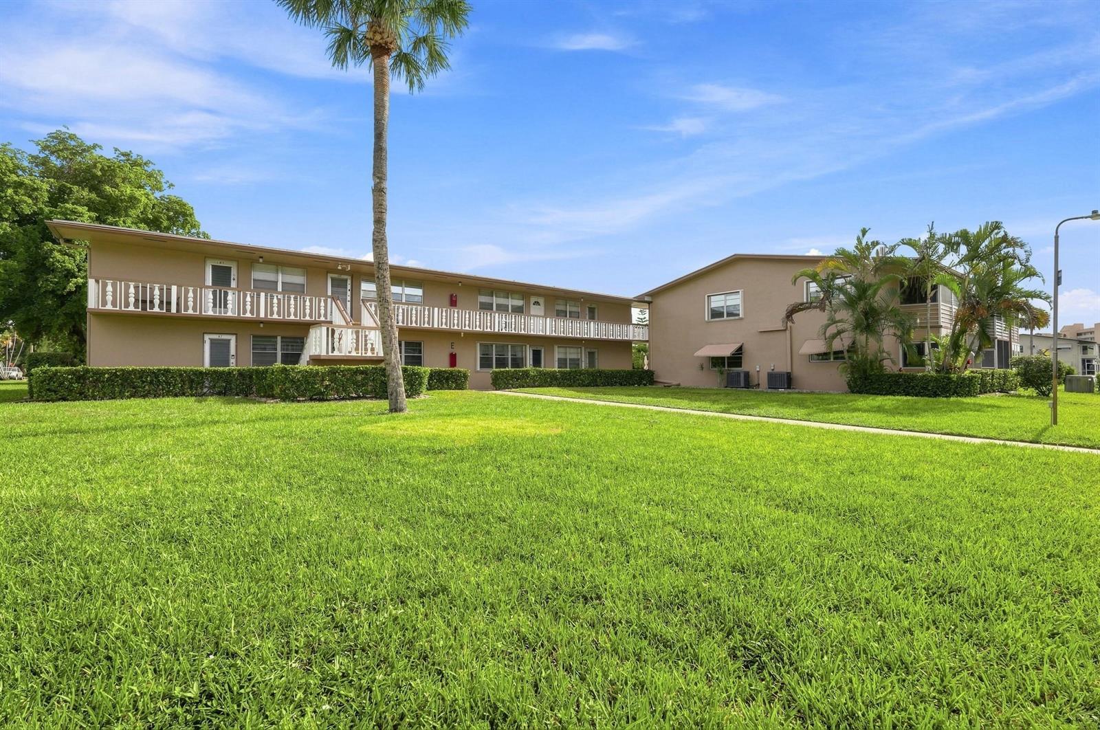 98 Norwich E, West Palm Beach FL 33417 photo 2