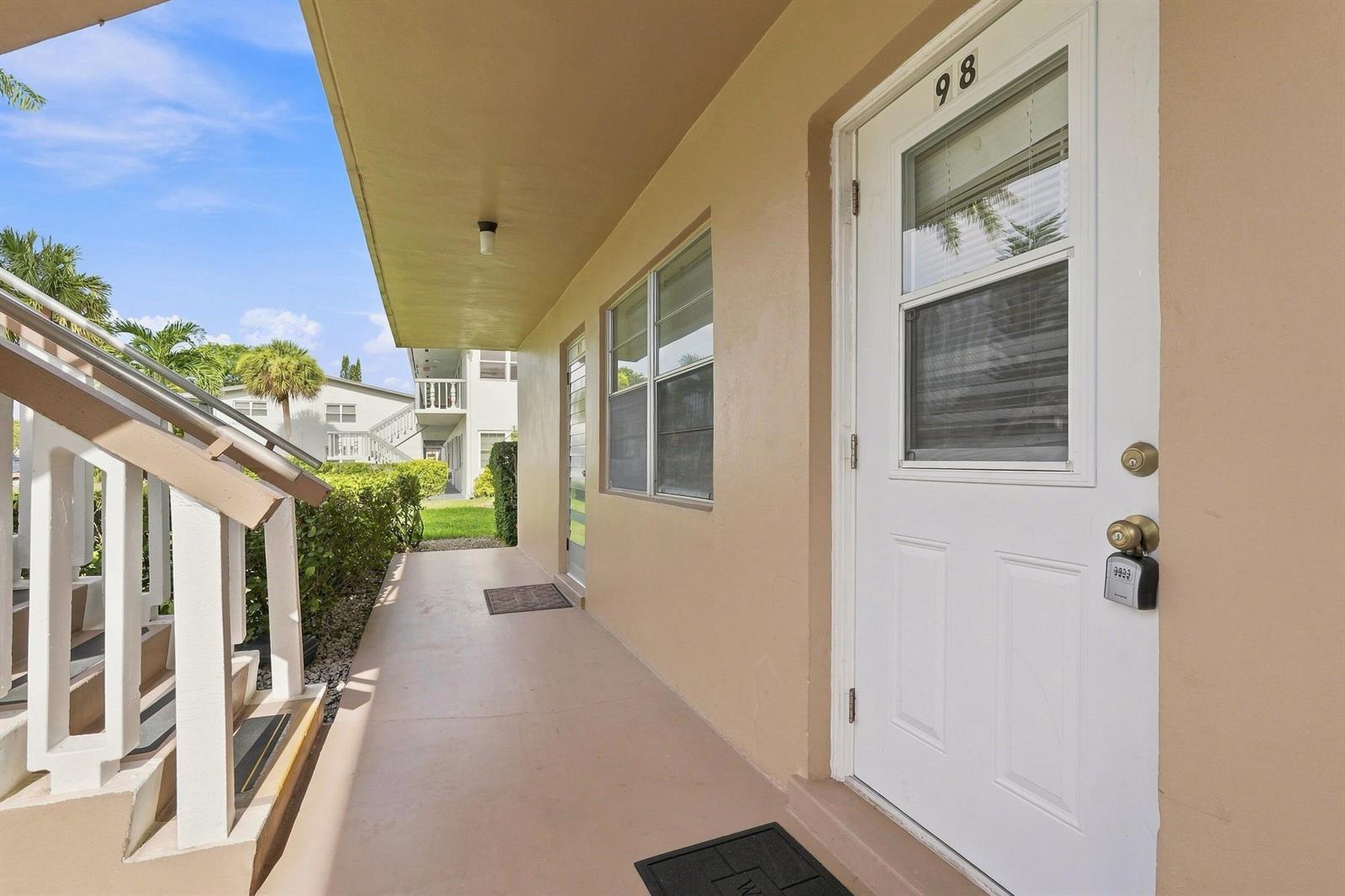 98 Norwich E, West Palm Beach FL 33417 photo 3