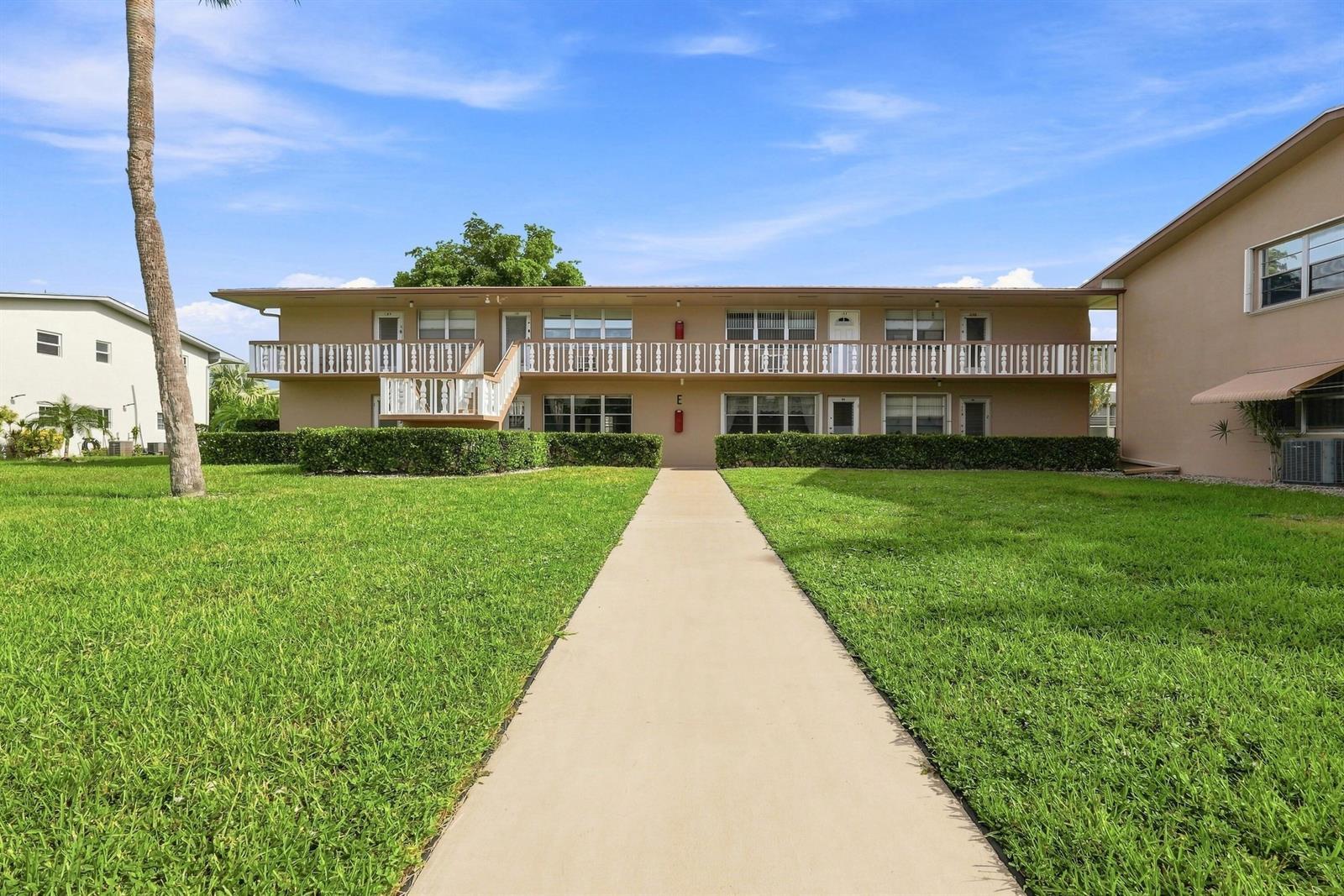 98 Norwich E, West Palm Beach FL 33417