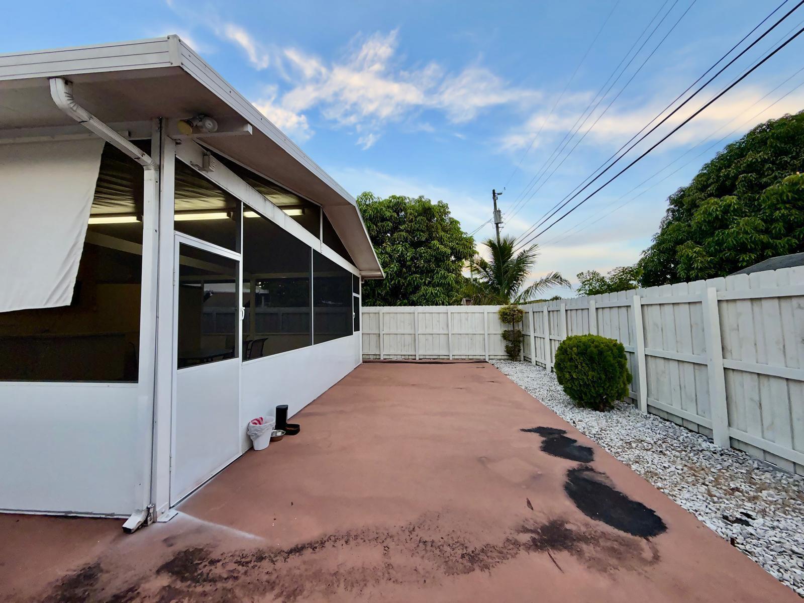 1092 W 32nd Street, Hialeah FL 33012 photo 4