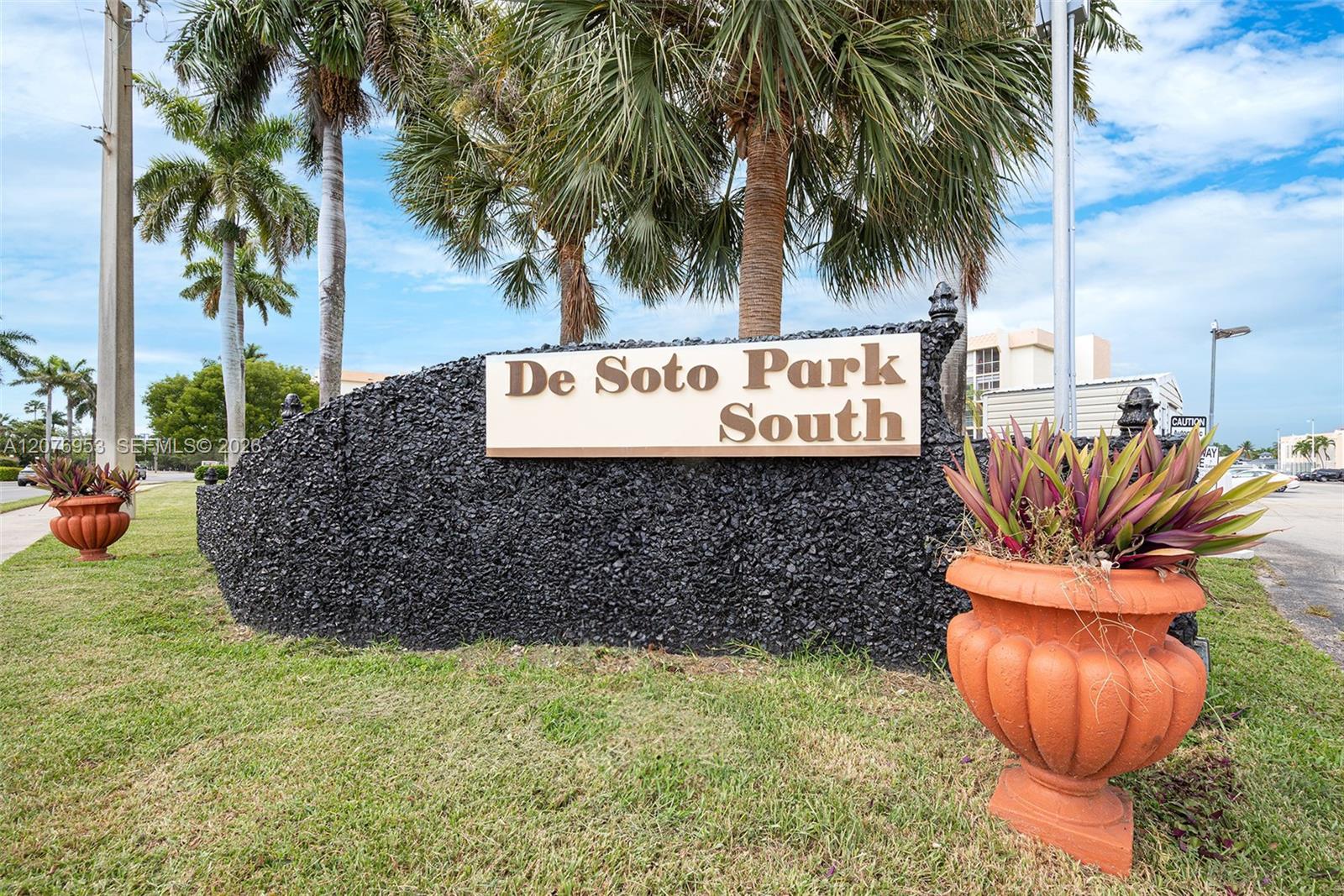 Hallandale Beach, FL 33009 photo 2