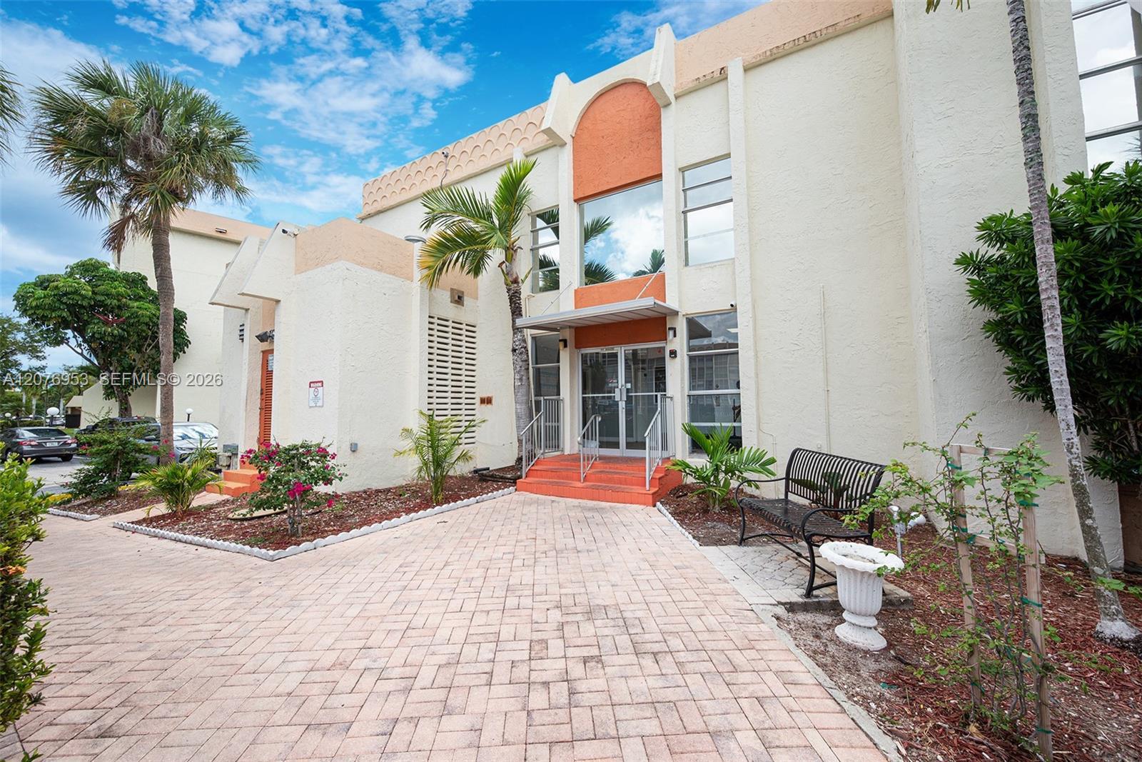 Hallandale Beach, FL 33009 photo 5