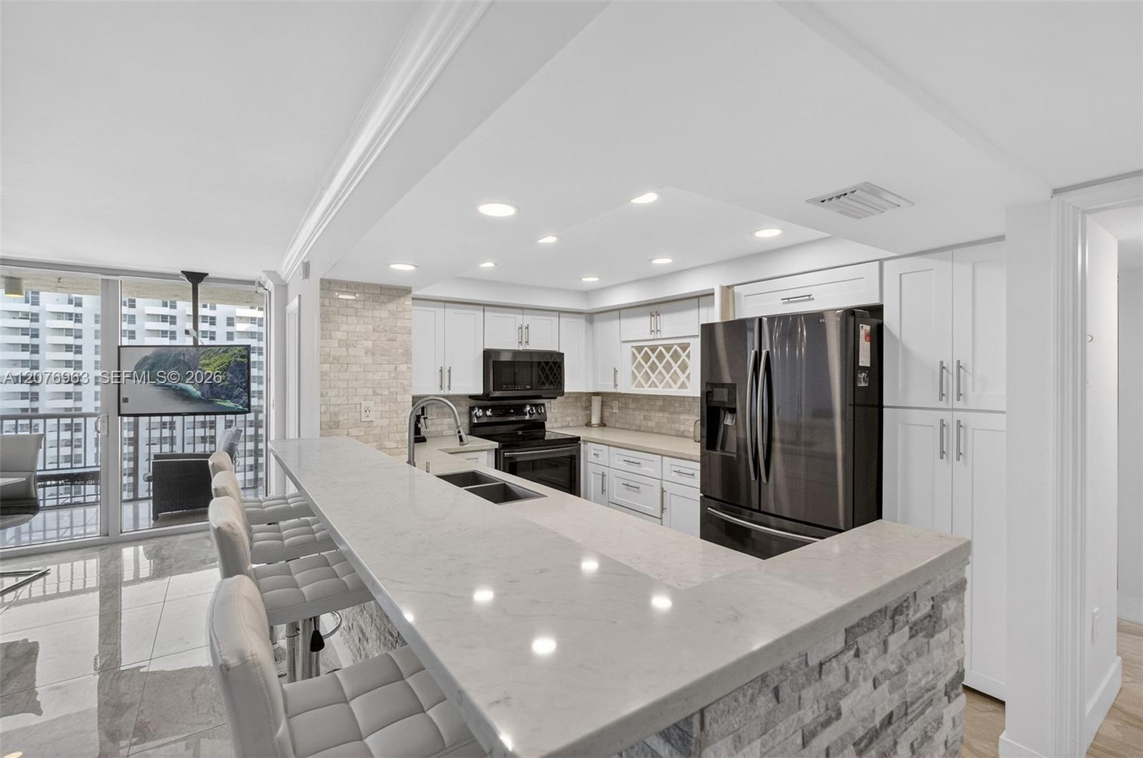 2655 Collins Ave # 00, Miami Beach FL 33140 photo 2