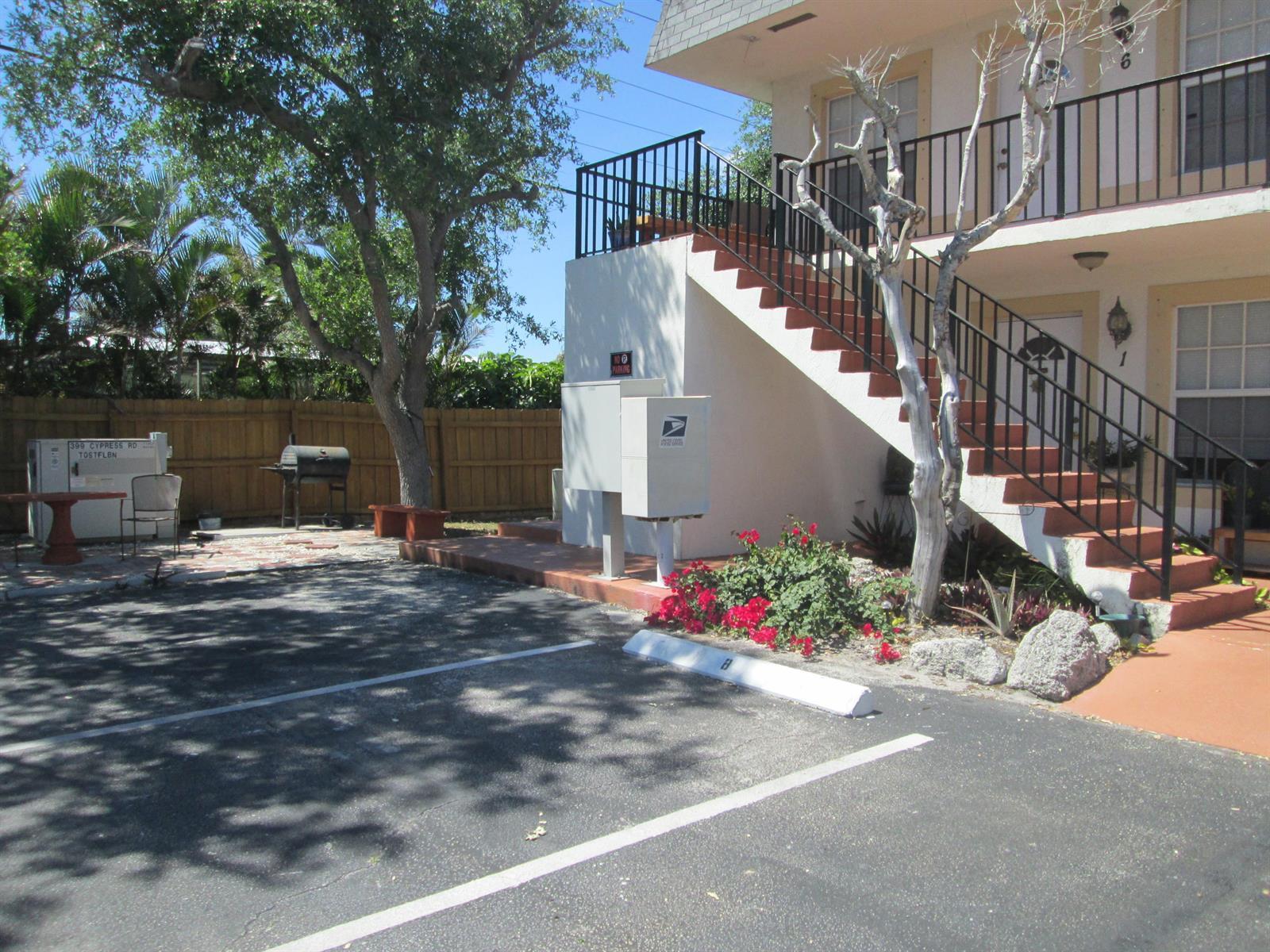 405 N Cypress Drive # 4, Tequesta FL 33469 photo 2