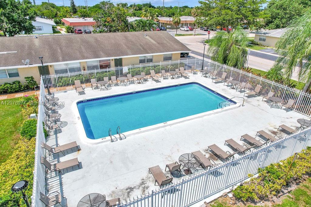 557 Kathy Ct, Margate FL 33068 photo 5