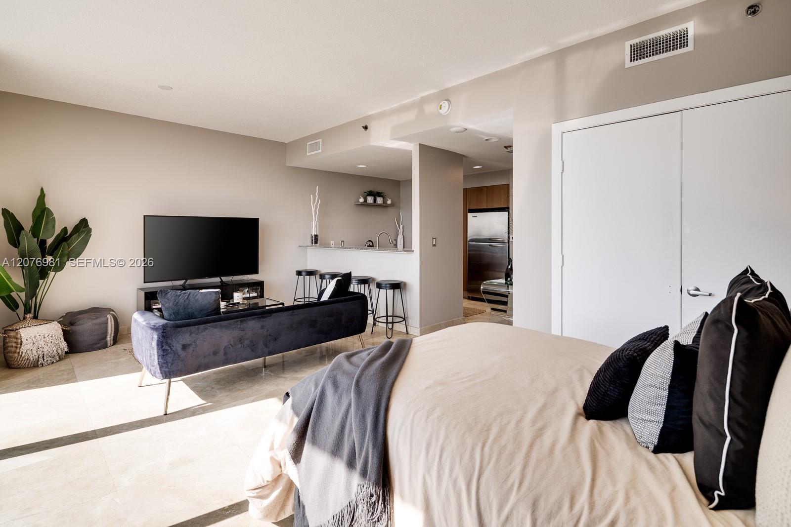 1060 Brickell Ave # 4009, Miami FL 33131 photo 2
