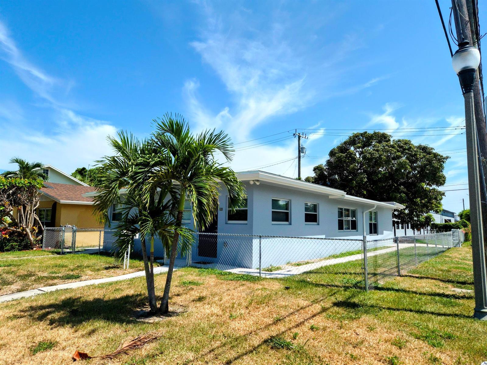 628 Monroe Drive, West Palm Beach FL 33405 photo 2