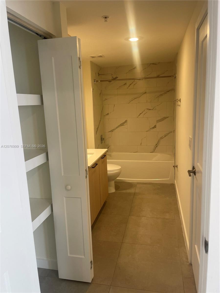 16395 Biscayne Blvd # 1611, North Miami Beach FL 33160 photo 5